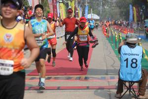 BIB: 046203, 18028
                            <button type="button" onclick="openModal(8248887)" class="btn btn-primary btn-sm float-right btn-popup" data-toggle="modal" data-target=".modal-high-quality">
                        <i class="fas fa-shopping-cart"></i> Add to Cart
                    </button>
                                            <button type="button" onclick="isThisMe(8248887, true)" class="btn btn-success btn-sm float-right btn-popup btn-isme hidden" data-toggle="tooltip" data-placement="bottom" title="นี่คือรูปของคุณใช่ไหม คลิกที่นี่เพื่อเอาเข้าอัลบั้ม">
                        <i class="fas fa-plus"></i> Add to album
                    </button>
                    <button type="button" onclick="isThisMe(8248887, false)" class="btn btn-warning btn-sm float-right btn-popup btn-isnotme hidden">
                        <i class="fas fa-ban"></i> Remove from album
                    </button>